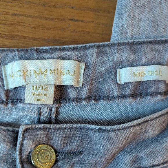Nicki Minaj Mid rise light gray wash jeans - 11/12 - Picture 2 of 7